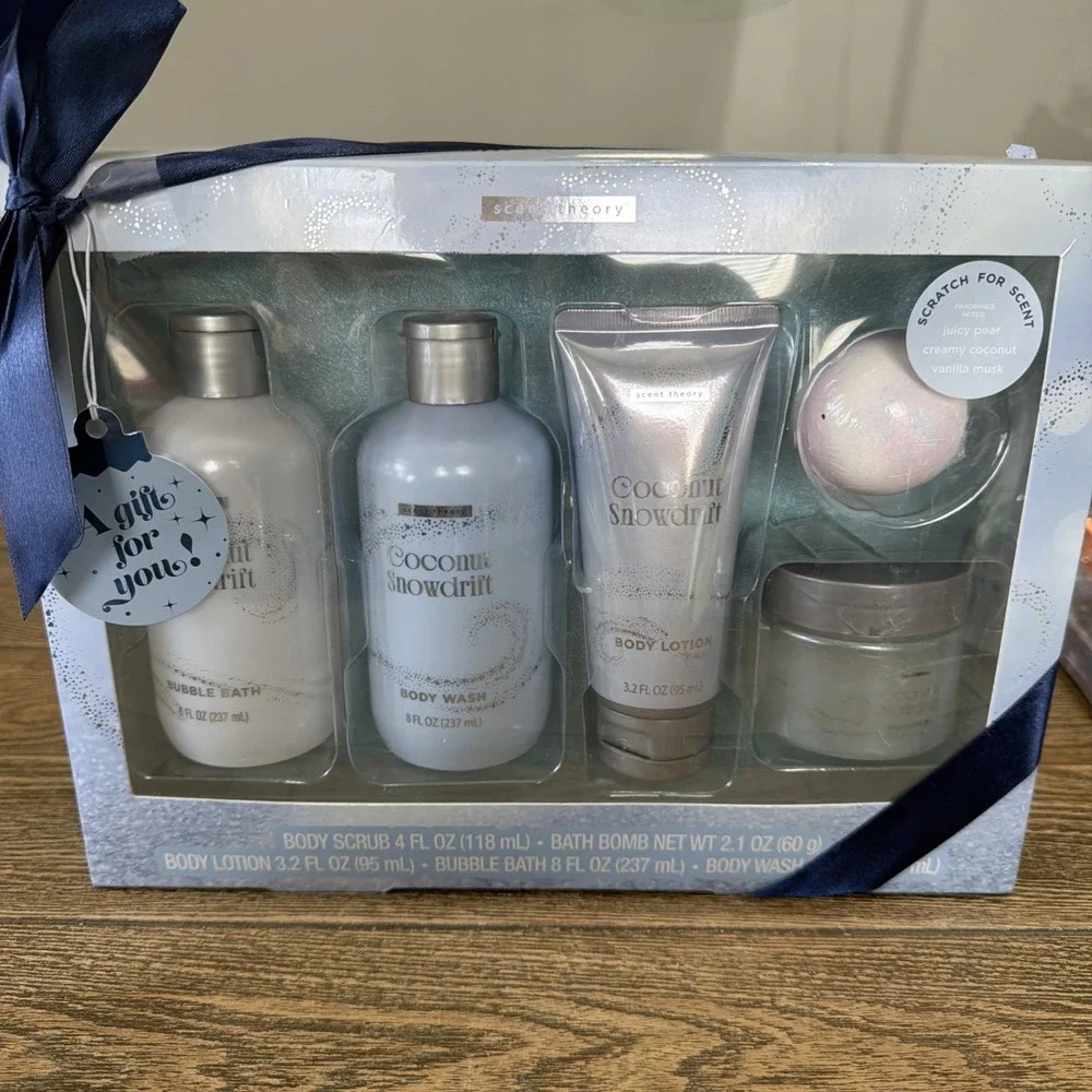 Scent Theory Coconut Snowdrift Holiday Bath Gift Set - New In Box Christmas Gift